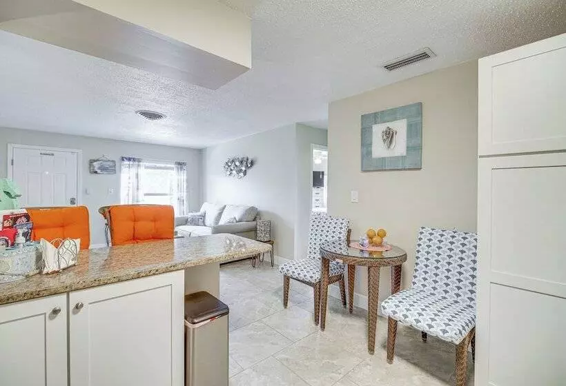 Dog Friendly Fort Pierce Home W/ Fenced In Yard!