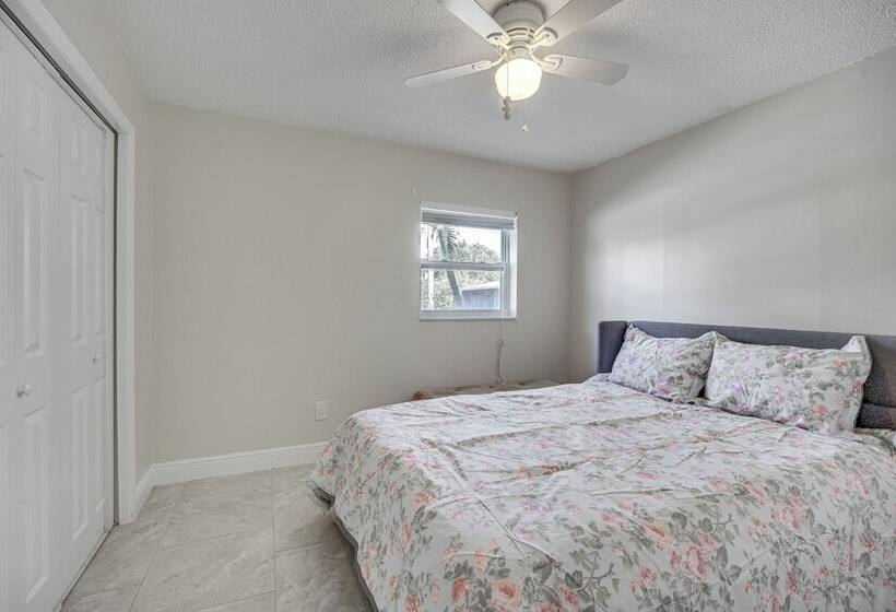 Dog Friendly Fort Pierce Home W/ Fenced In Yard!