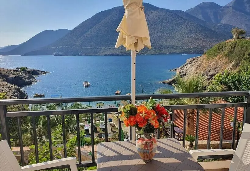 Evita Studios & Apartments