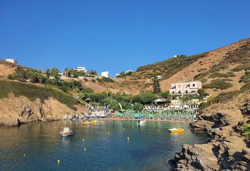 Evita Studios & Apartments