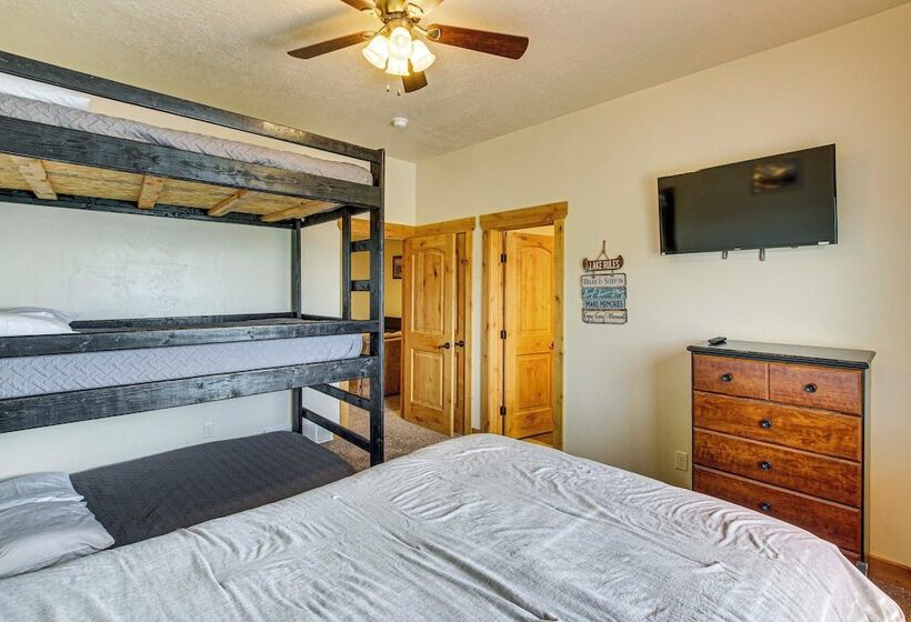 Exciting Garden City Gem W/ Home Theater & Hot Tub