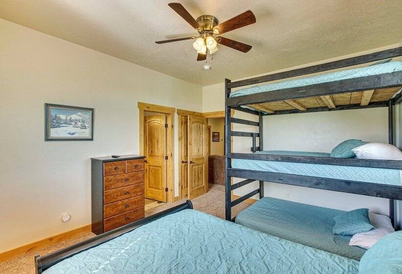 Exciting Garden City Gem W/ Home Theater & Hot Tub