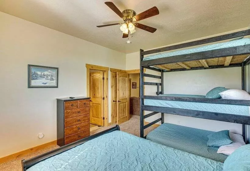 Exciting Garden City Gem W/ Home Theater & Hot Tub