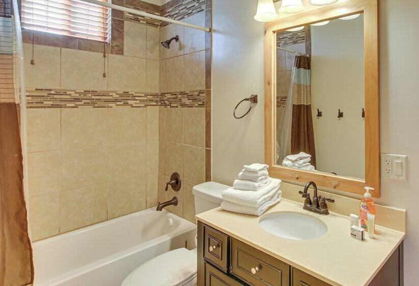 Exciting Garden City Gem W/ Home Theater & Hot Tub