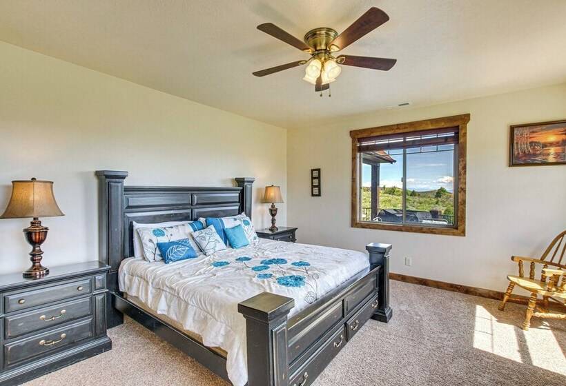 Exciting Garden City Gem W/ Home Theater & Hot Tub