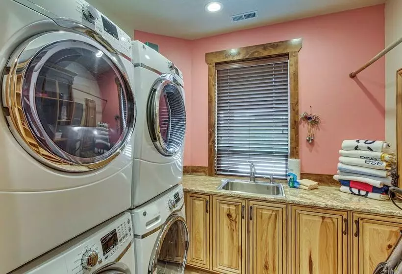 Exciting Garden City Gem W/ Home Theater & Hot Tub