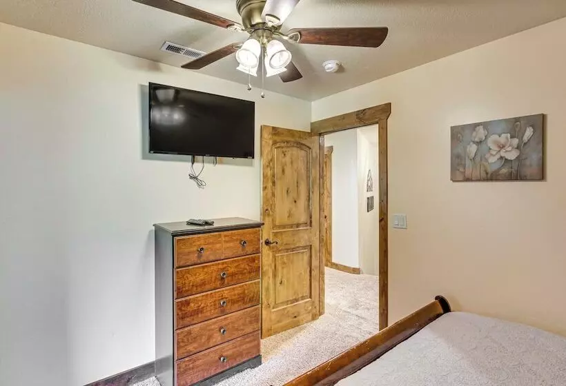 Exciting Garden City Gem W/ Home Theater & Hot Tub