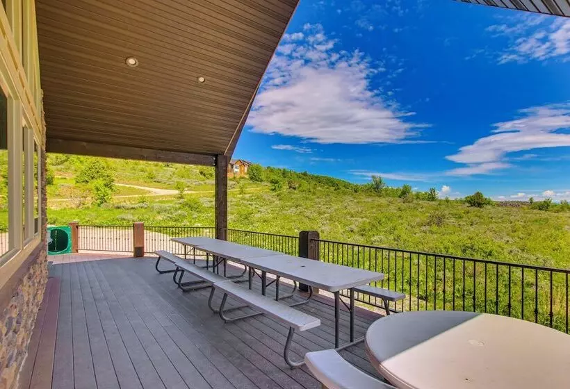 Exciting Garden City Gem W/ Home Theater & Hot Tub