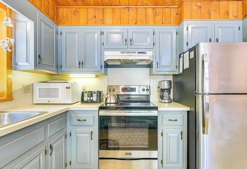 Family Friendly Ludlow Cabin On Lake Pauline!