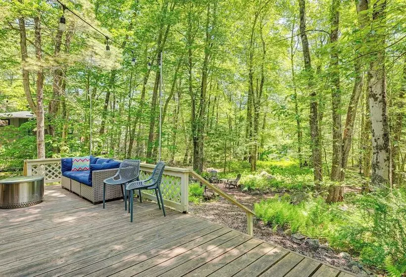 Family Pocono Pines Cottage W/ Deck & Creek Access