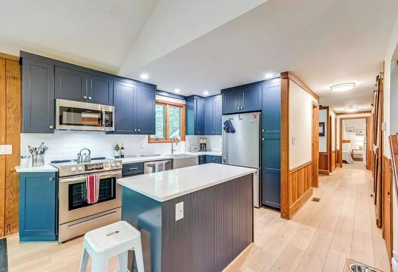 Family Pocono Pines Cottage W/ Deck & Creek Access