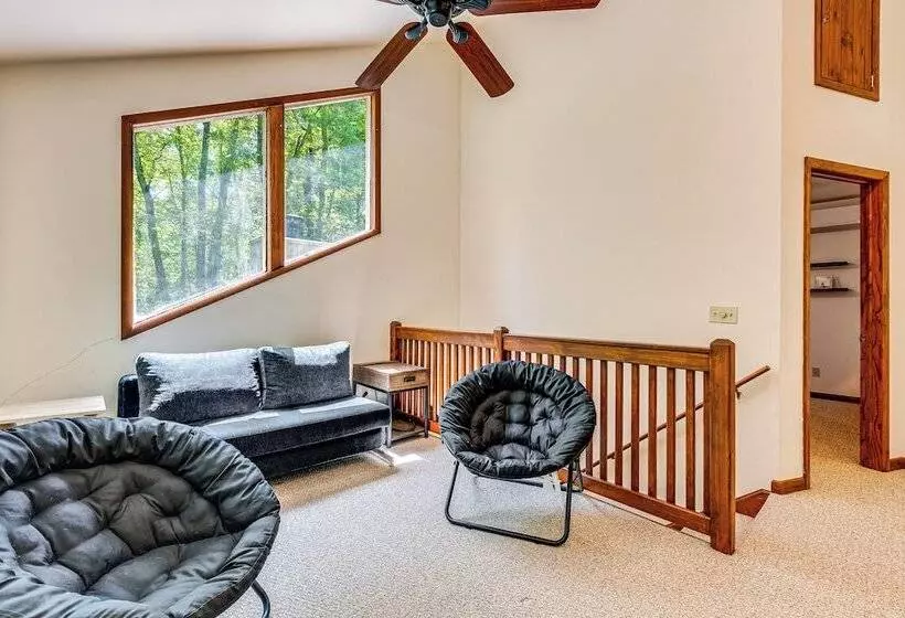 Family Pocono Pines Cottage W/ Deck & Creek Access