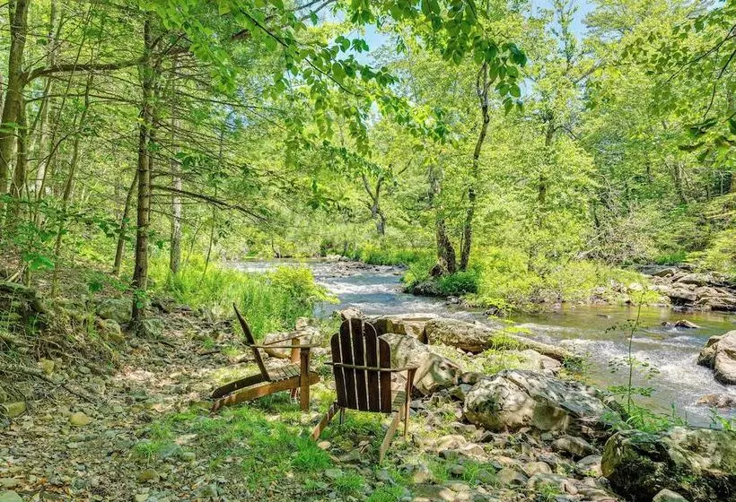 Family Pocono Pines Cottage W/ Deck & Creek Access
