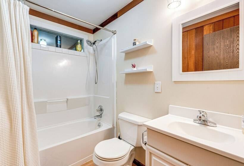 Family Pocono Pines Cottage W/ Deck & Creek Access