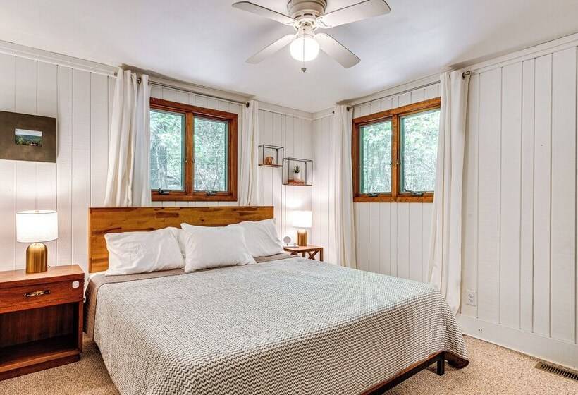 Family Pocono Pines Cottage W/ Deck & Creek Access