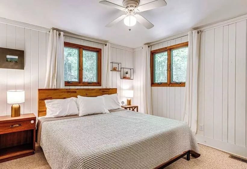 Family Pocono Pines Cottage W/ Deck & Creek Access