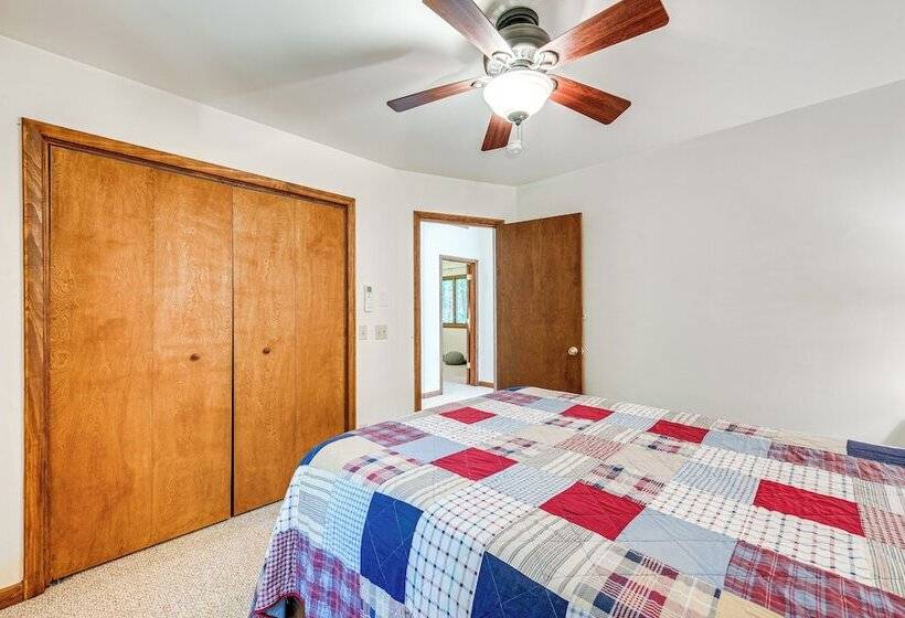 Family Pocono Pines Cottage W/ Deck & Creek Access