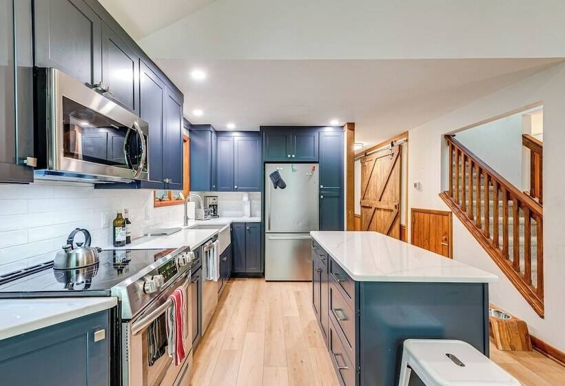 Family Pocono Pines Cottage W/ Deck & Creek Access