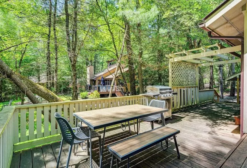 Family Pocono Pines Cottage W/ Deck & Creek Access