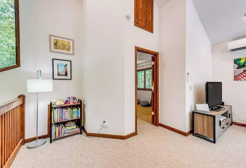 Family Pocono Pines Cottage W/ Deck & Creek Access