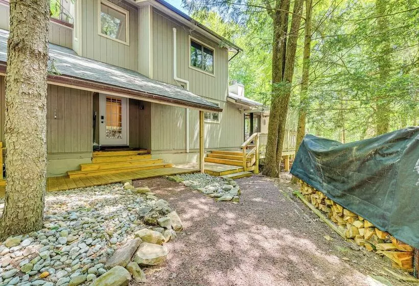 Family Pocono Pines Cottage W/ Deck & Creek Access