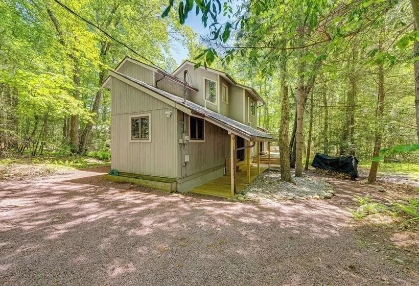 Family Pocono Pines Cottage W/ Deck & Creek Access