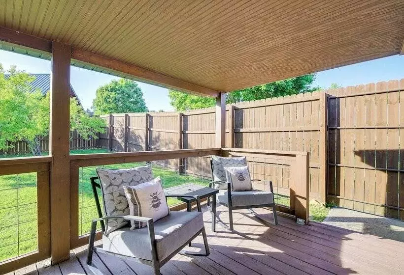 Family Sevierville Cottage W/ Game Room & Hot Tub!