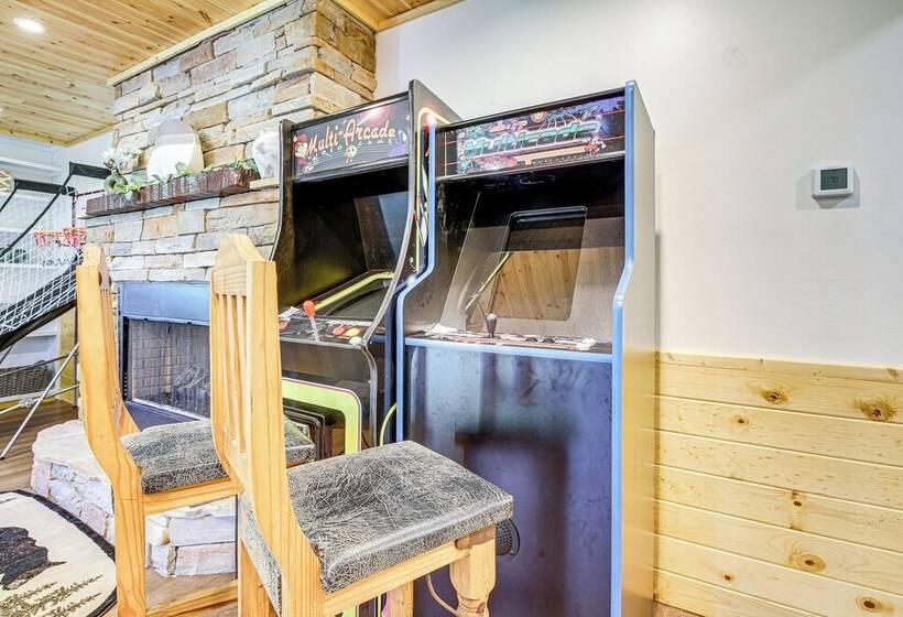 Family Sevierville Cottage W/ Game Room & Hot Tub!