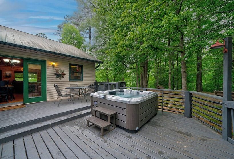 2 Bedroom Home In Ellijay! Private Hot Tub And Sunset Views