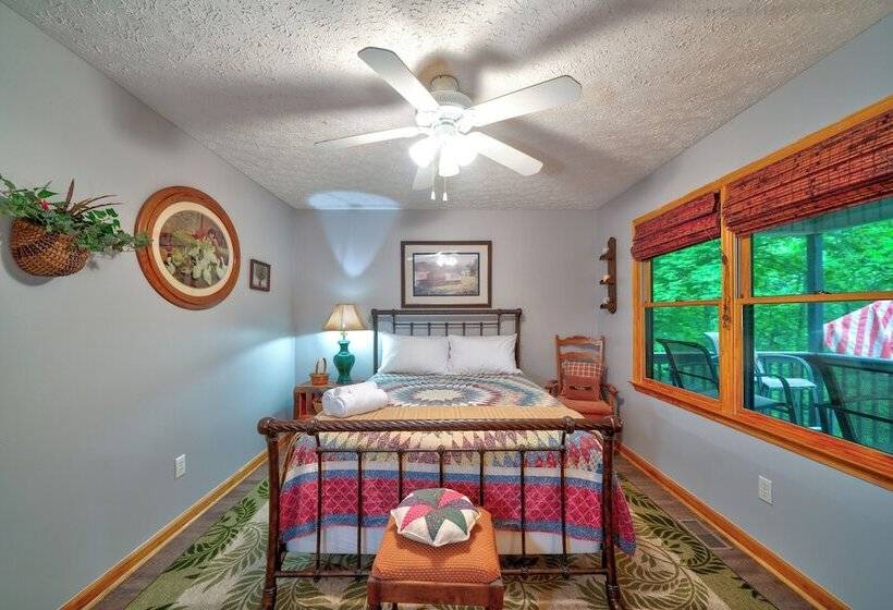 2 Bedroom Home In Ellijay! Private Hot Tub And Sunset Views