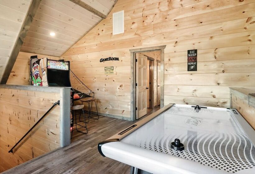 Modern Cabin W/ Pool, Hot Tub, Games & More!