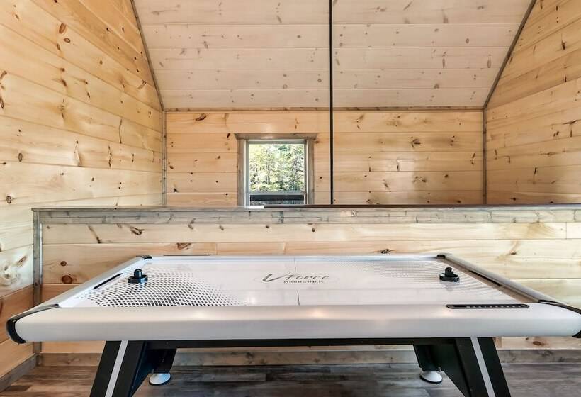 Modern Cabin W/ Pool, Hot Tub, Games & More!