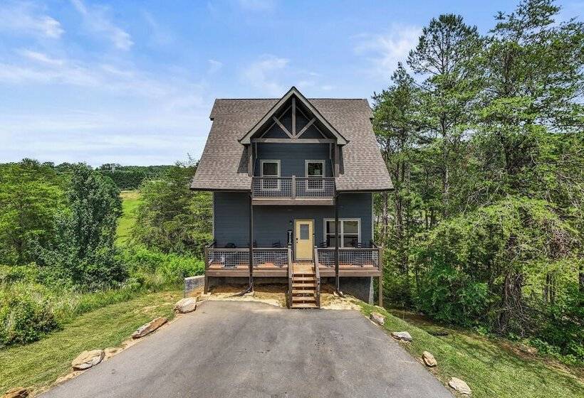 Modern Cabin W/ Pool, Hot Tub, Games & More!