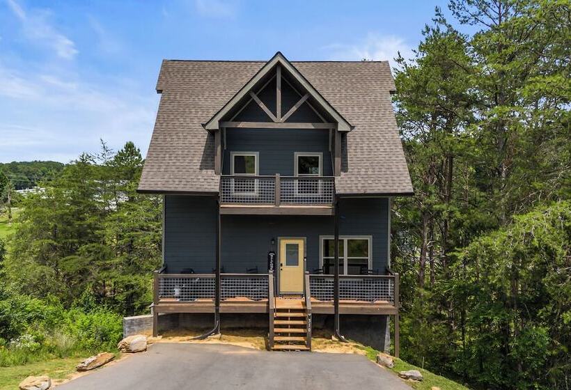 Modern Cabin W/ Pool, Hot Tub, Games & More!