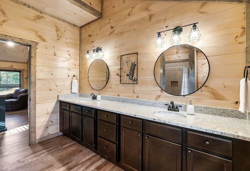 Modern Cabin W/ Pool, Hot Tub, Games & More!