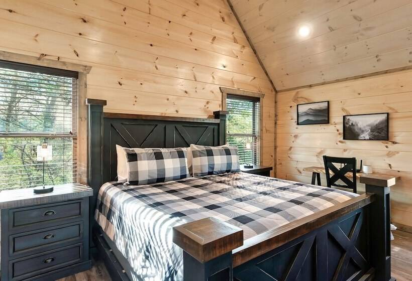 Modern Cabin W/ Pool, Hot Tub, Games & More!