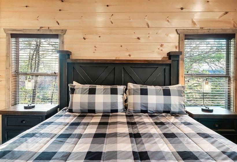 Modern Cabin W/ Pool, Hot Tub, Games & More!