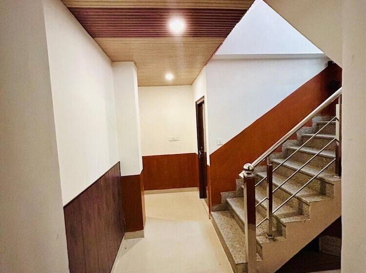 هتل Annadale View