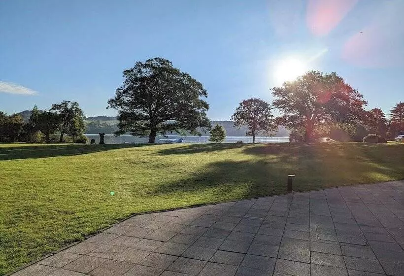 ホテル Lochside Lodge Retreat   Stunning Lakeside Escape