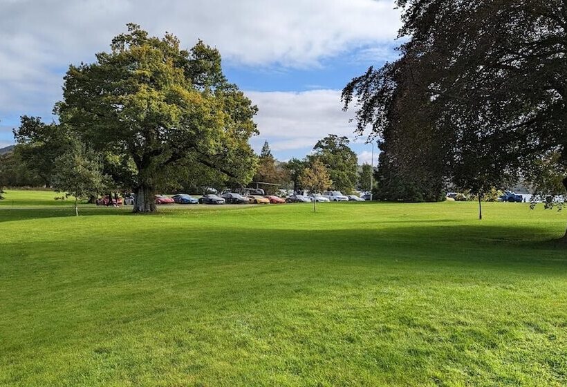 Otel Lochside Lodge Retreat   Stunning Lakeside Escape