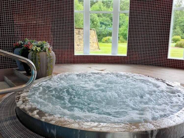 Otel Lochside Lodge Retreat   Stunning Lakeside Escape