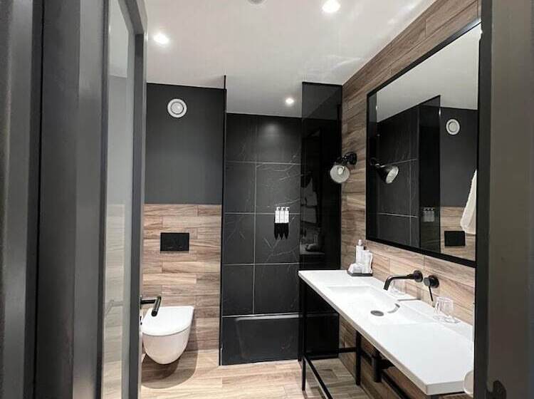 Otel Lochside Lodge Retreat   Stunning Lakeside Escape