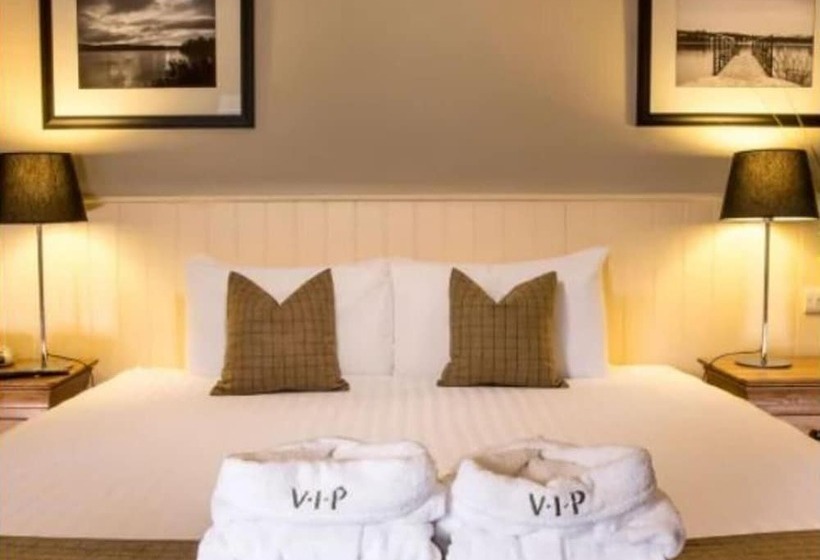 Otel Lochside Lodge Retreat   Stunning Lakeside Escape