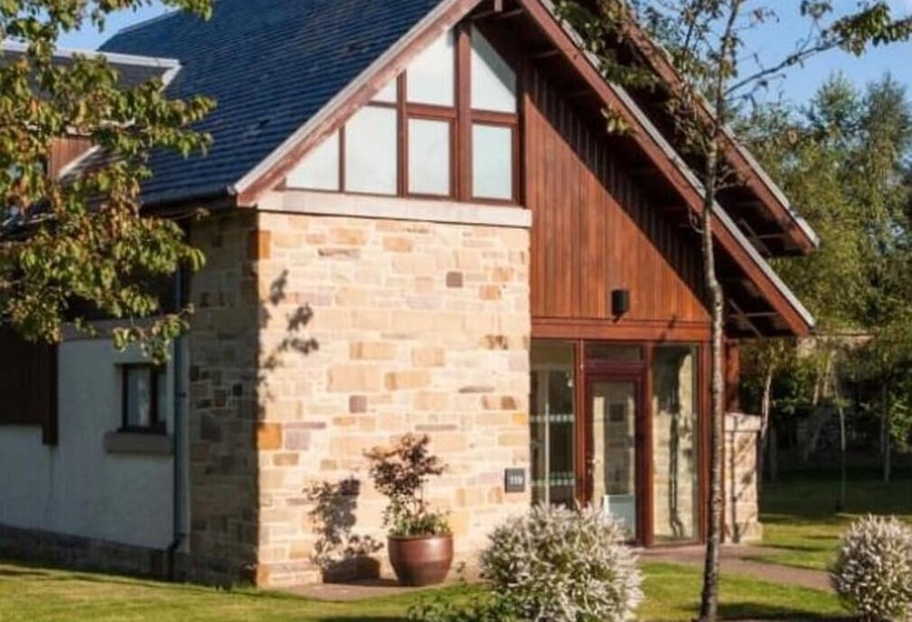 Otel Lochside Lodge Retreat   Stunning Lakeside Escape