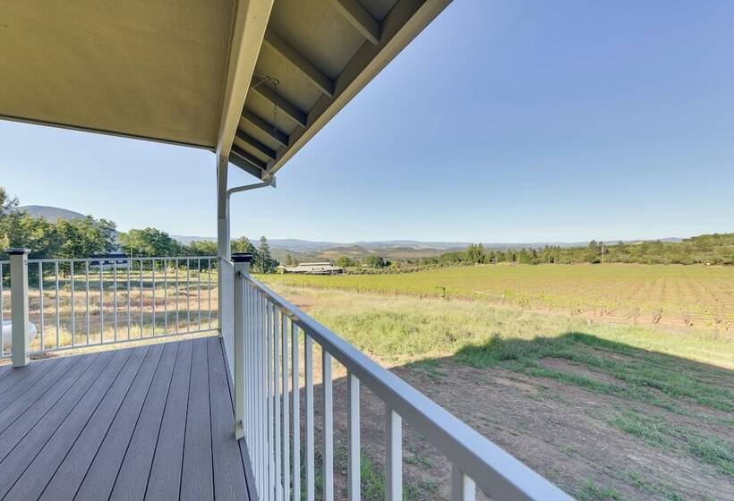 Kelseyville Cottage: Private Deck & On Site Winery