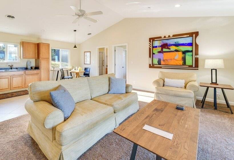 Kelseyville Cottage: Private Deck & On Site Winery