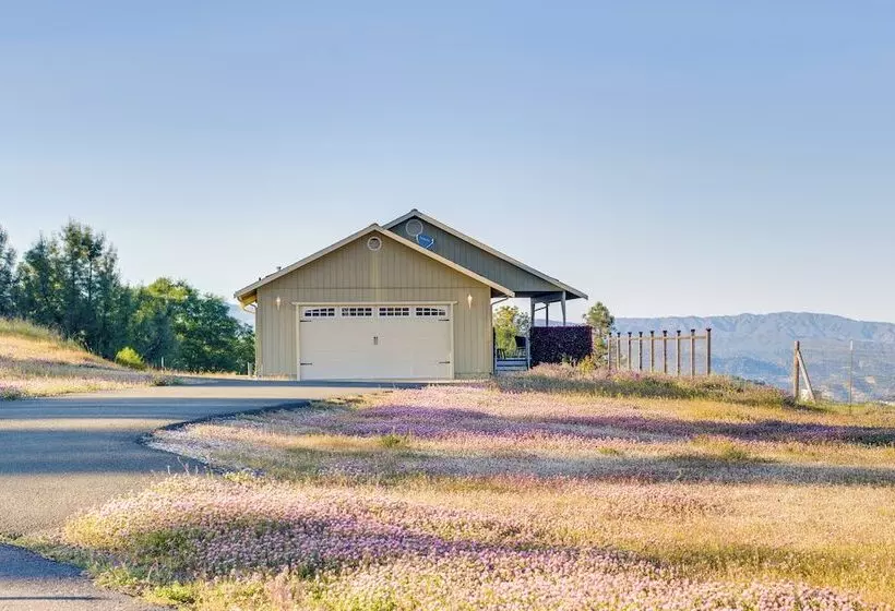 Kelseyville Cottage: Private Deck & On Site Winery