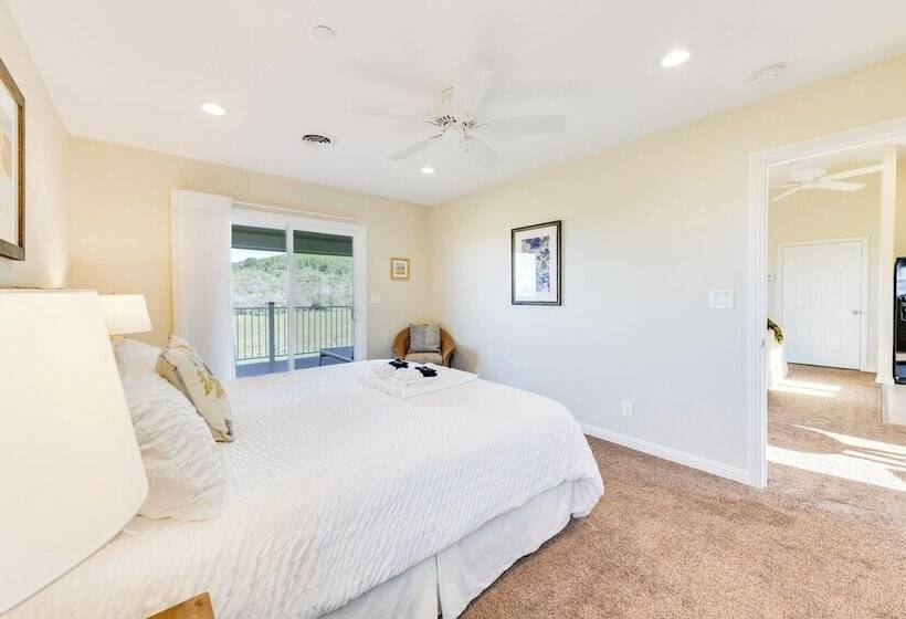 Kelseyville Cottage: Private Deck & On Site Winery