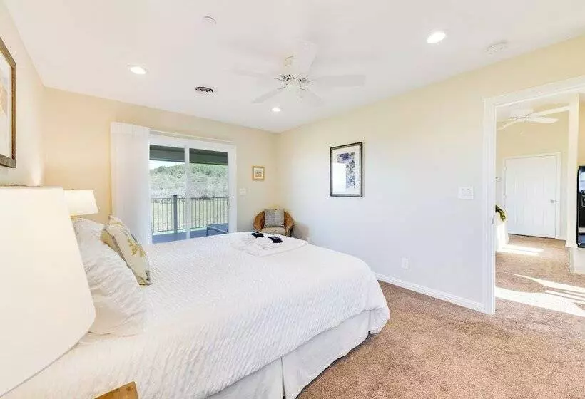 Kelseyville Cottage: Private Deck & On Site Winery