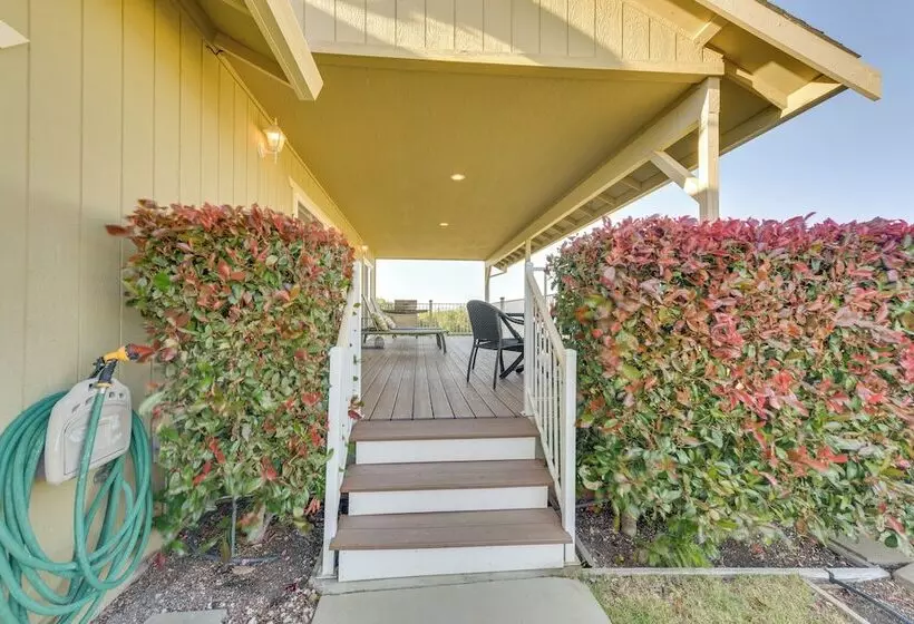 Kelseyville Cottage: Private Deck & On Site Winery